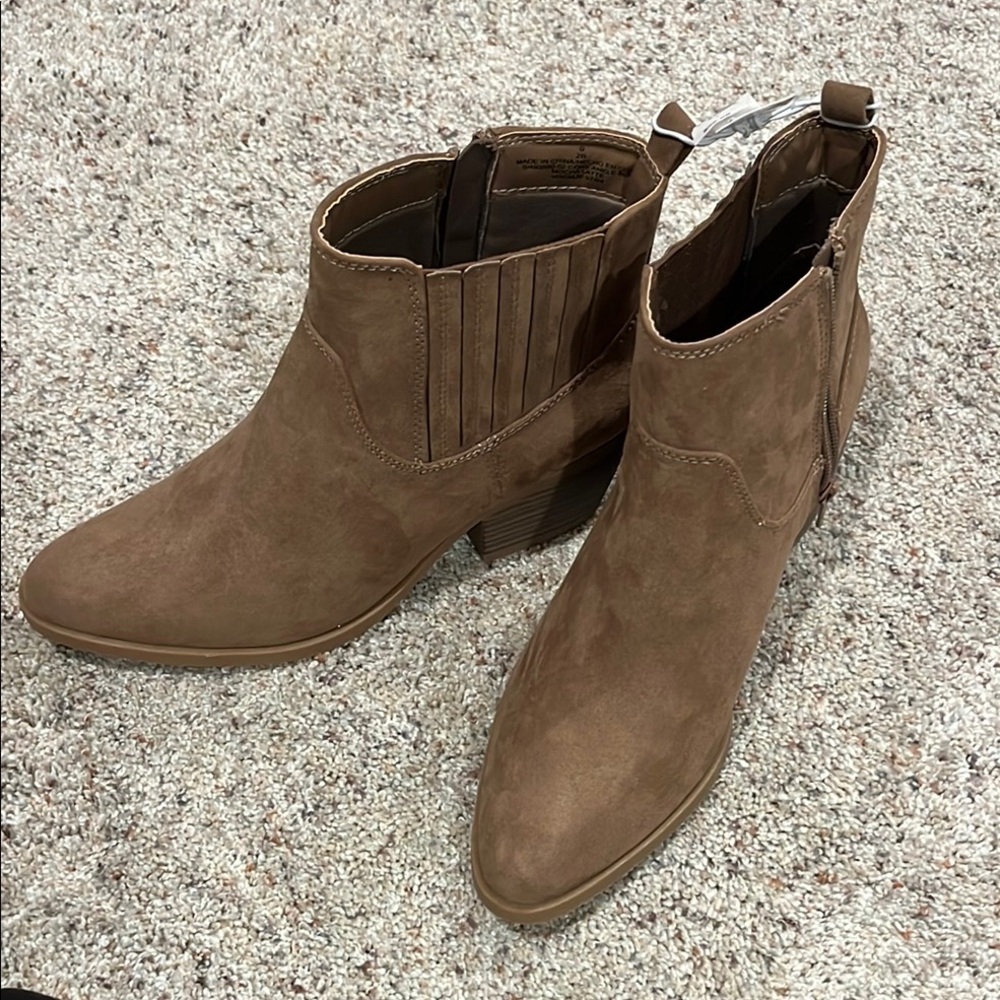 Old Navy suede boots 9